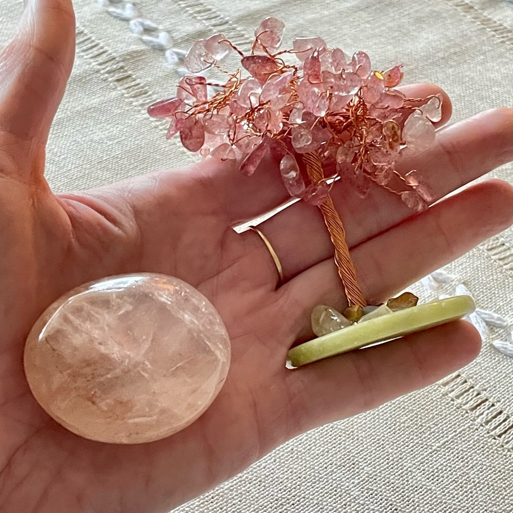🍓Strawberry Quartz Crystal Tree & Palm Stone🍓 - Picture 3 of 15